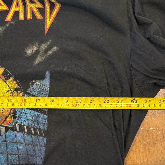 Def Leppard Black Graphic Tee - Picture 5 of 8